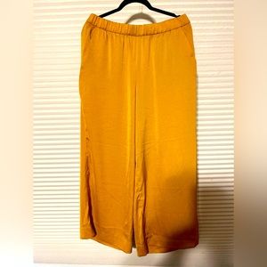NWT mustard Silky Wide Leg Oull on pants Large Petite